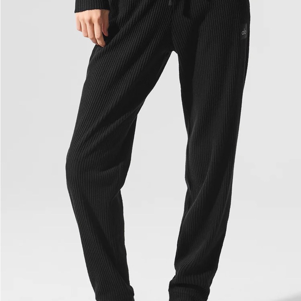 ALO Yoga Black muse sweatpants